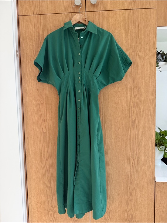 Anthropologie Dresses & Skirts - Anthropologie Emerald Green Button-Front Midi Dress size SMALL
